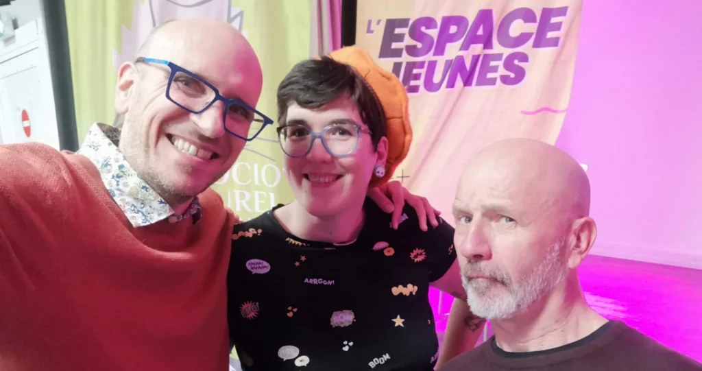 Des membres de la compagnie de théâtre d'improvisation Les 90 Lucioles - théâtre forum - spectacle parentalité